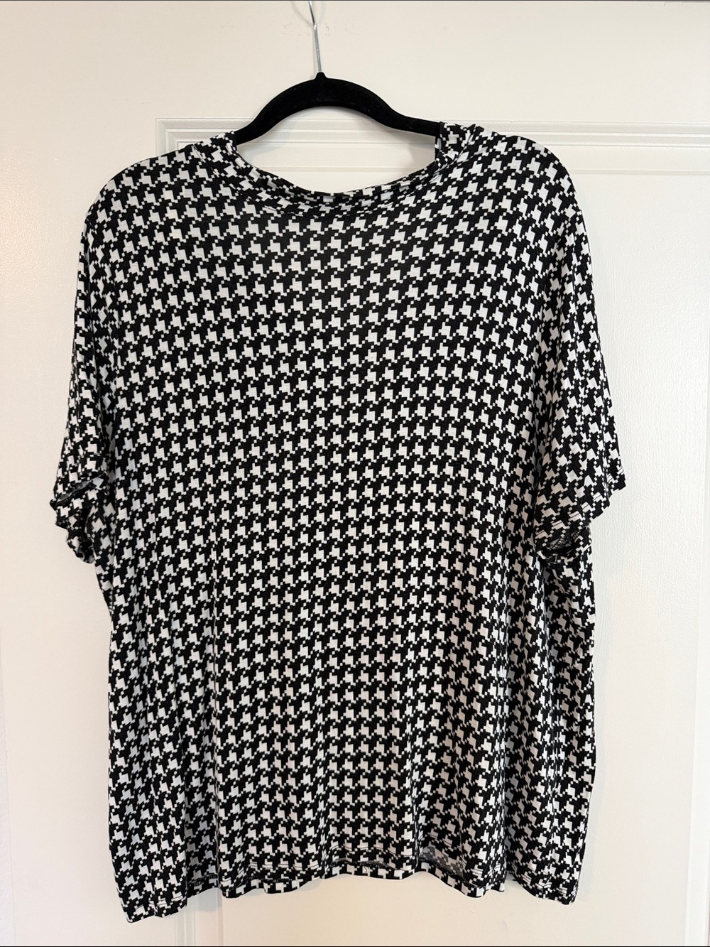 14th & Union Black and White Houndstooth Tee